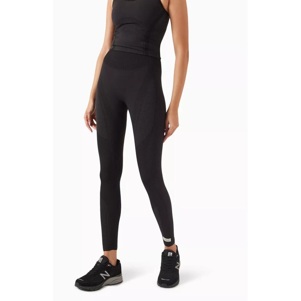 The Giving Movement Black Tonal High-rise Leggings in SMLS100©, size L